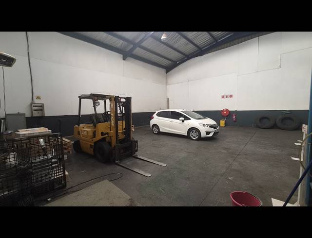 306M² WAREHOUSE TO LET IN JET PARK